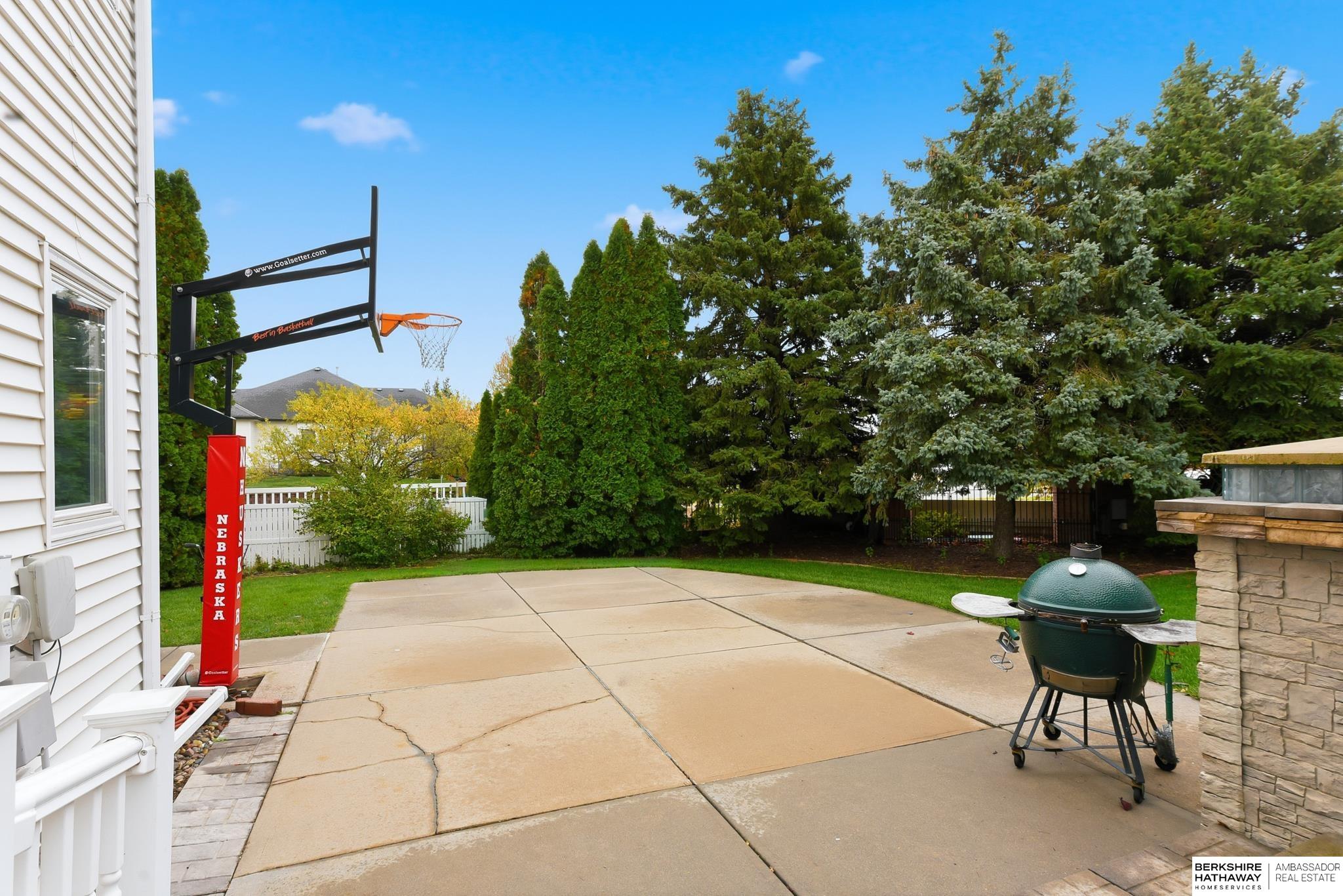 Omaha, Nebraska 68116, United States, 4 Bedrooms Bedrooms, ,3 BathroomsBathrooms,Residential,Active,245427