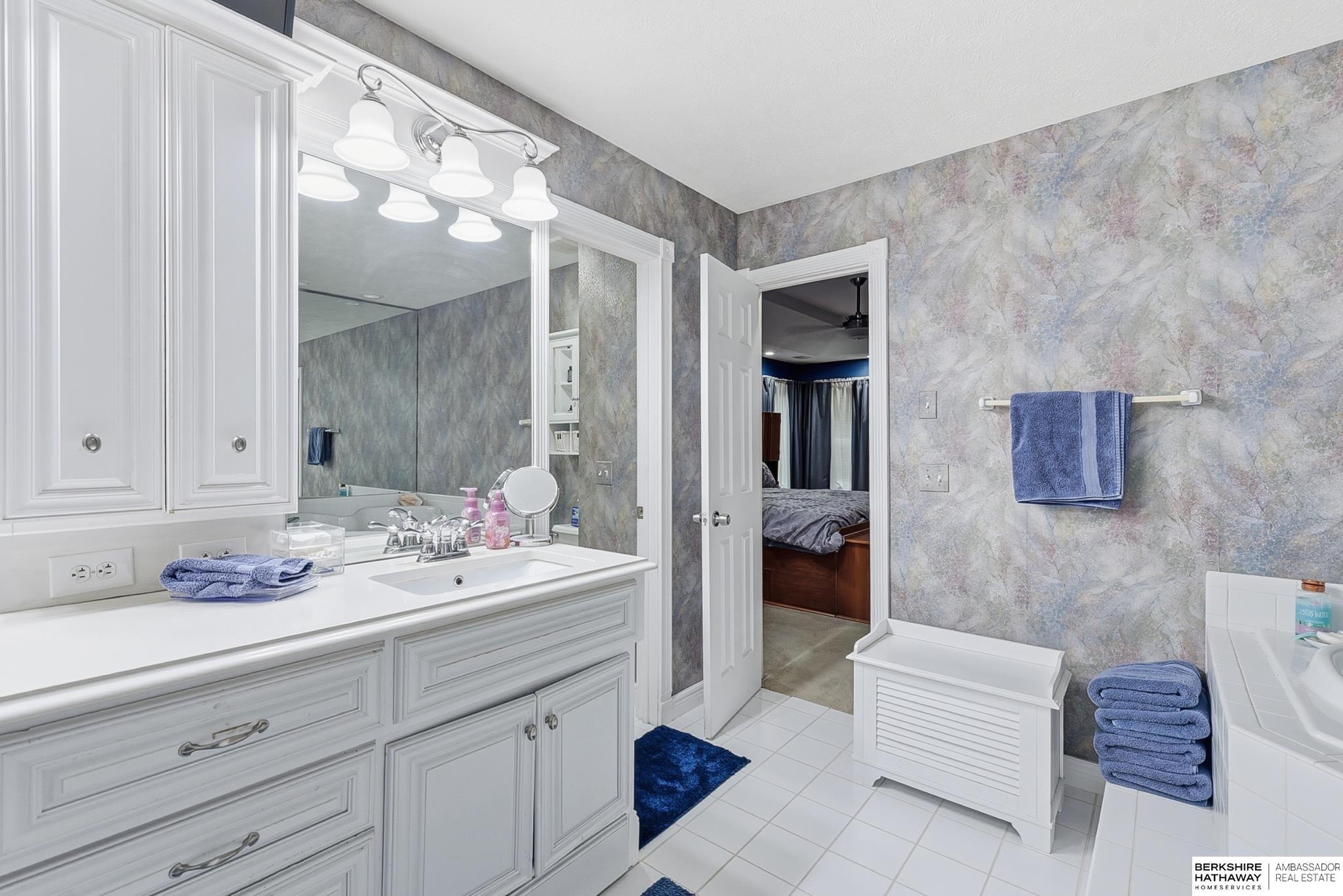 Omaha, Nebraska 68116, United States, 4 Bedrooms Bedrooms, ,3 BathroomsBathrooms,Residential,Active,245427