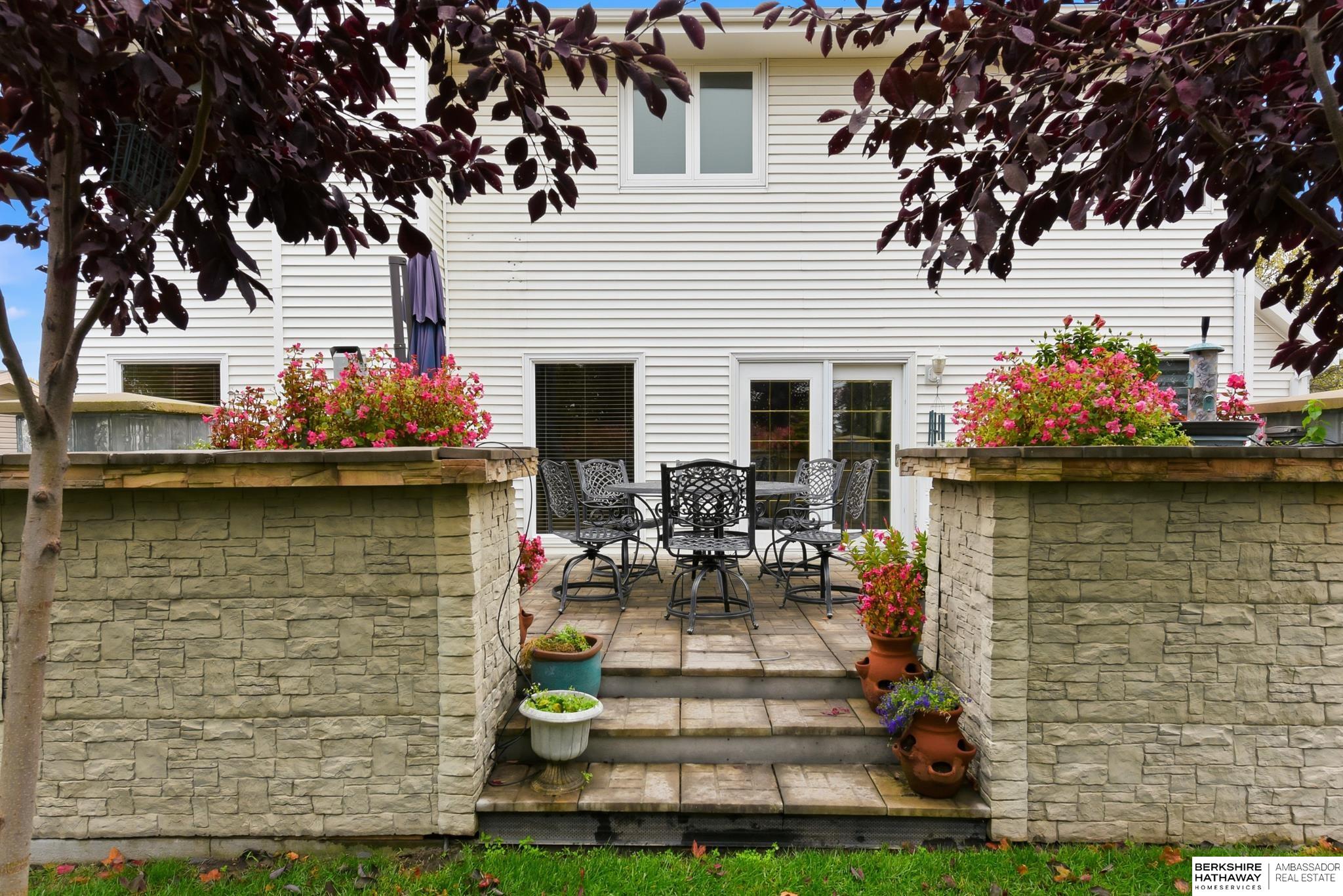 Omaha, Nebraska 68116, United States, 4 Bedrooms Bedrooms, ,3 BathroomsBathrooms,Residential,Active,245427