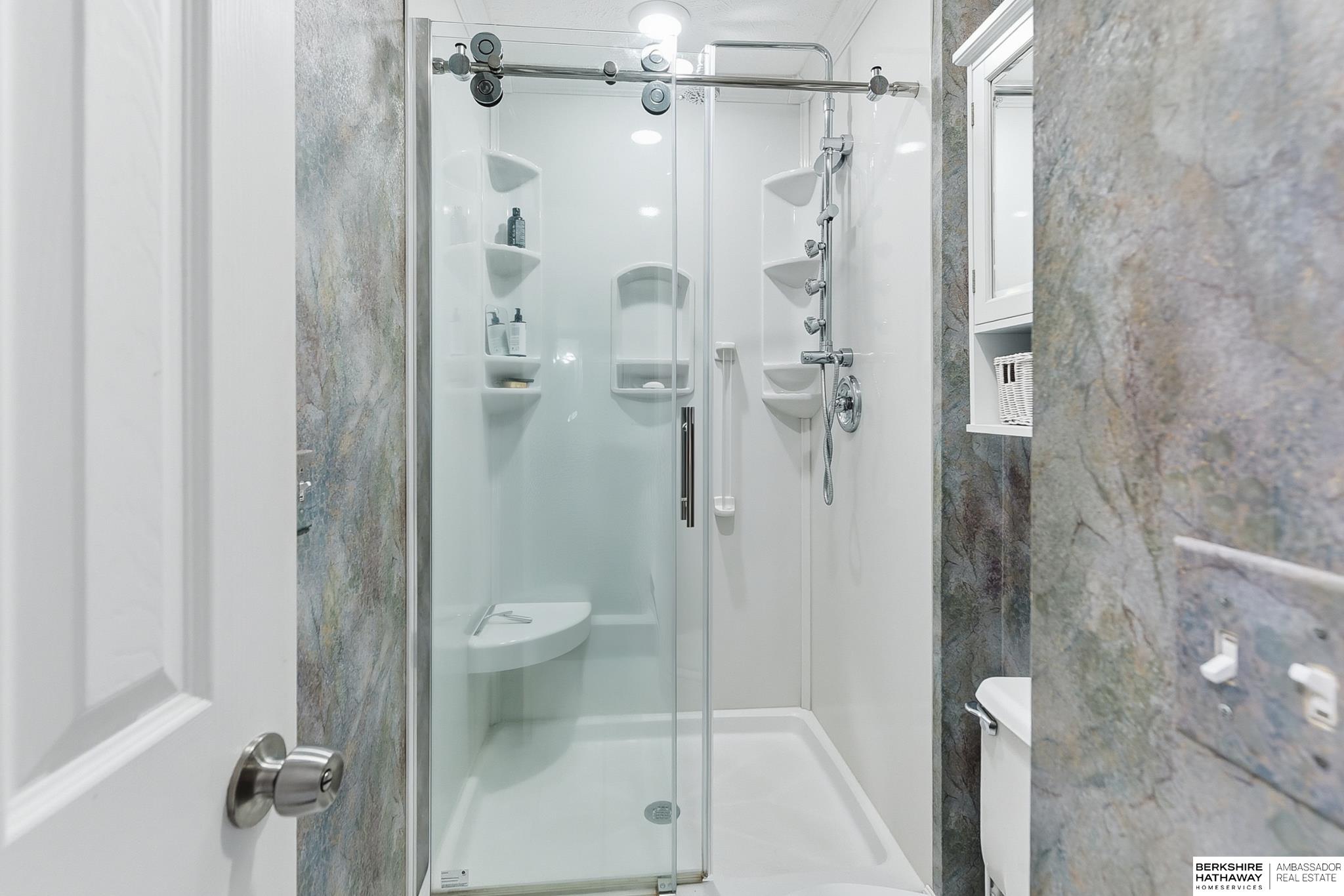 Omaha, Nebraska 68116, United States, 4 Bedrooms Bedrooms, ,3 BathroomsBathrooms,Residential,Active,245427