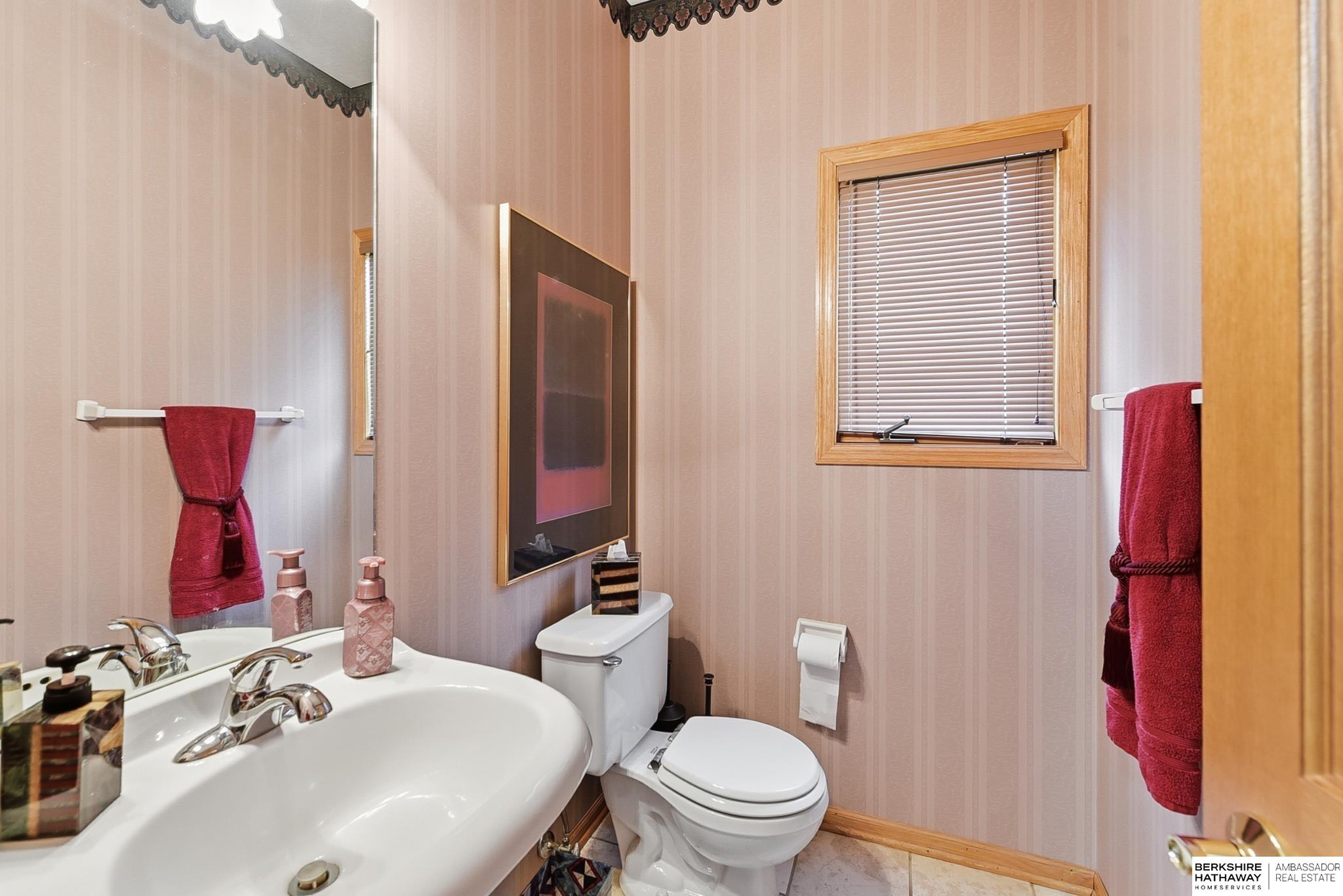 Omaha, Nebraska 68116, United States, 4 Bedrooms Bedrooms, ,3 BathroomsBathrooms,Residential,Active,245427