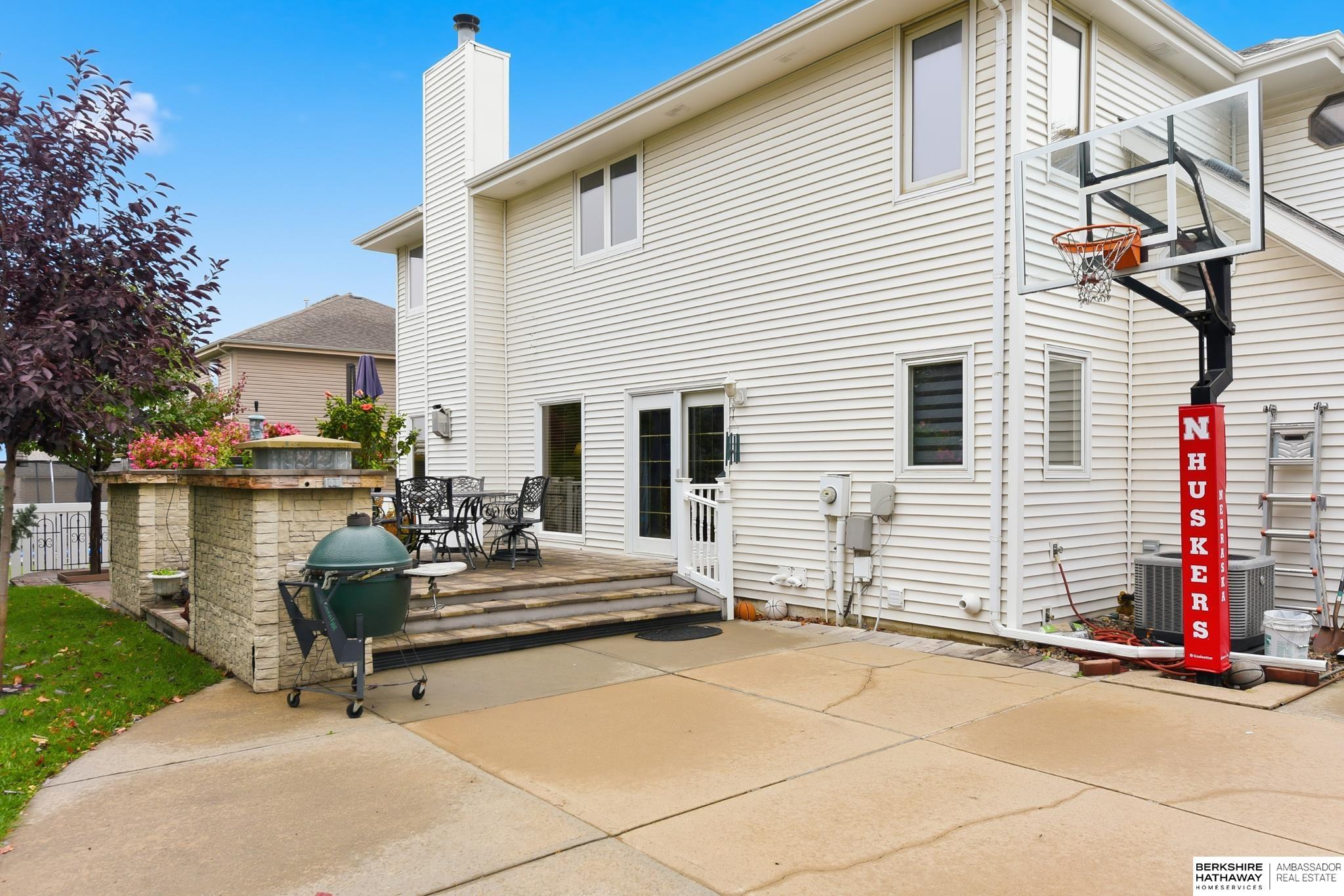 Omaha, Nebraska 68116, United States, 4 Bedrooms Bedrooms, ,3 BathroomsBathrooms,Residential,Active,245427