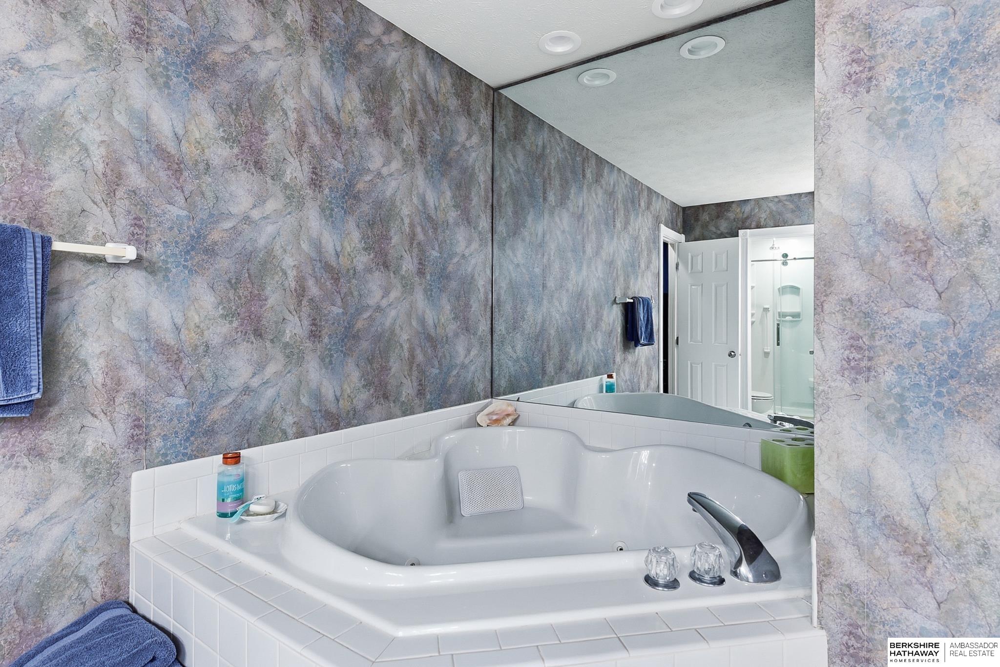 Omaha, Nebraska 68116, United States, 4 Bedrooms Bedrooms, ,3 BathroomsBathrooms,Residential,Active,245427