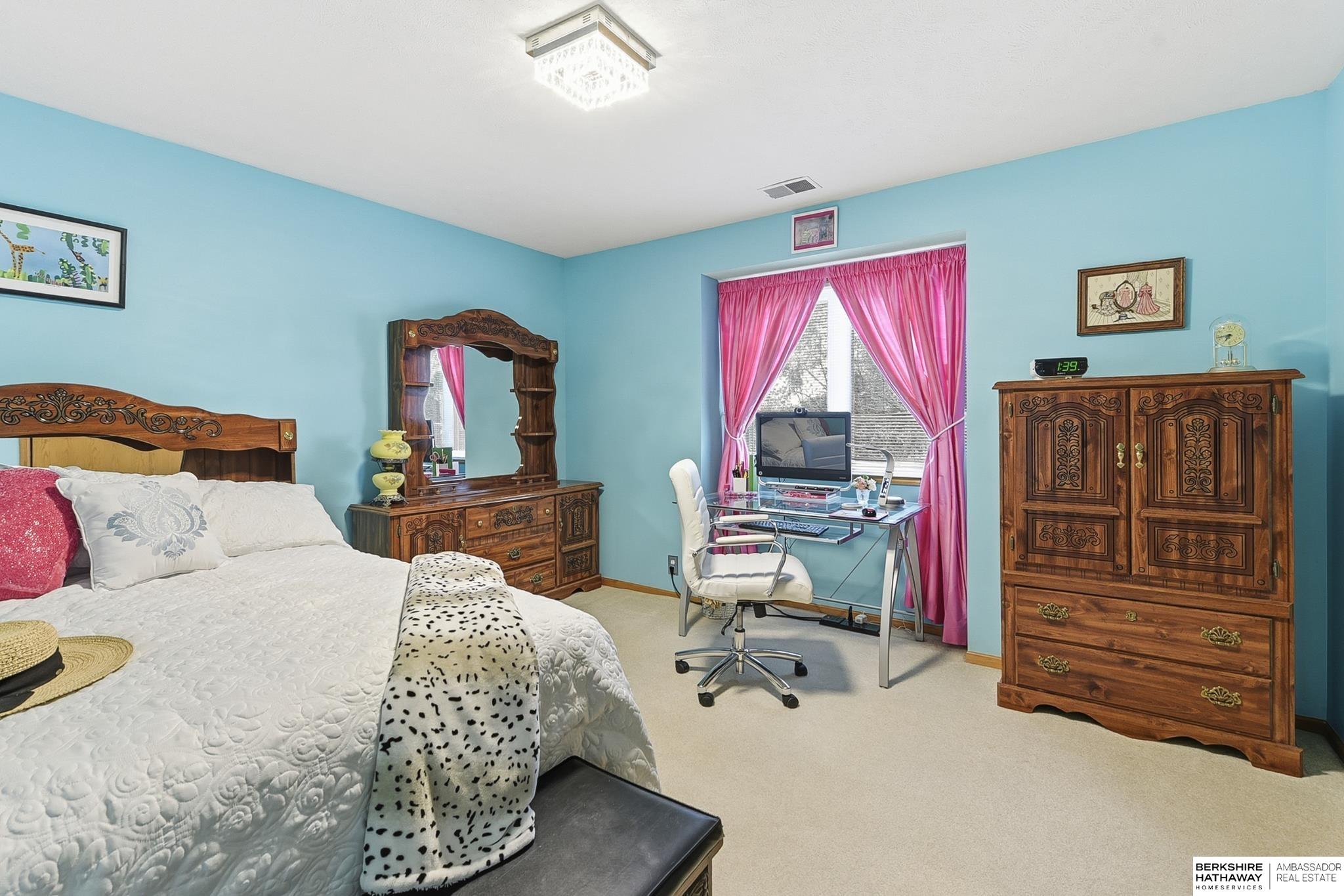 Omaha, Nebraska 68116, United States, 4 Bedrooms Bedrooms, ,3 BathroomsBathrooms,Residential,Active,245427