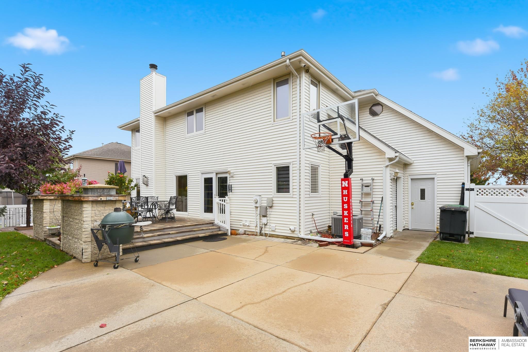 Omaha, Nebraska 68116, United States, 4 Bedrooms Bedrooms, ,3 BathroomsBathrooms,Residential,Active,245427