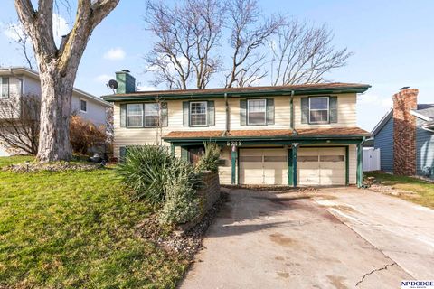 Photo of 5318 Bay Meadows Road, Omaha, NE 68127 (MLS # 22533847)