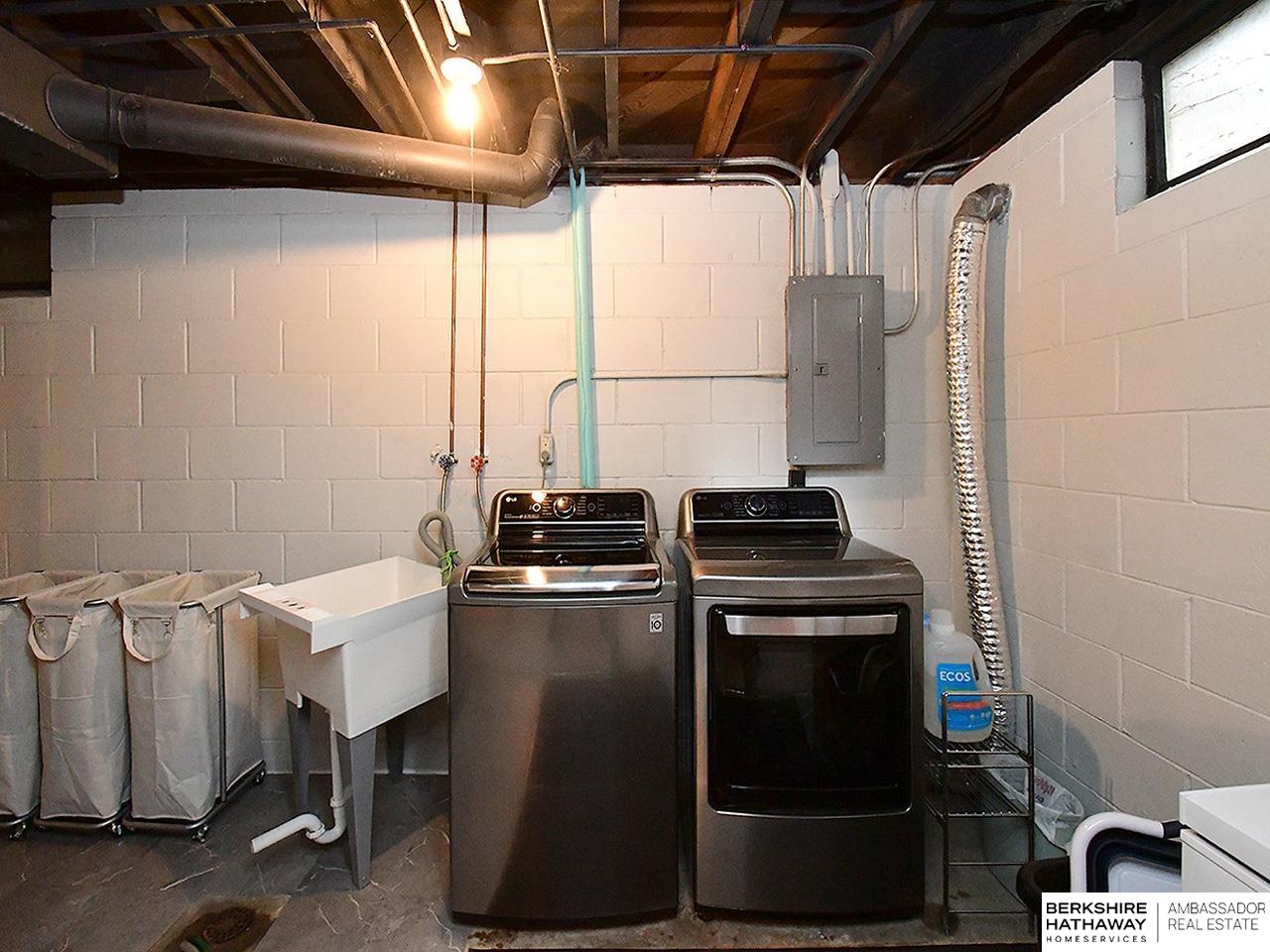 Omaha, Nebraska 68104, United States, 3 Bedrooms Bedrooms, ,1 BathroomBathrooms,Residential,Pending,146970