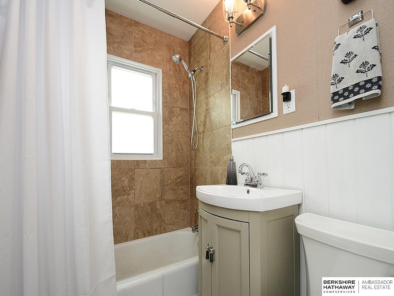 Omaha, Nebraska 68104, United States, 3 Bedrooms Bedrooms, ,1 BathroomBathrooms,Residential,Pending,146970