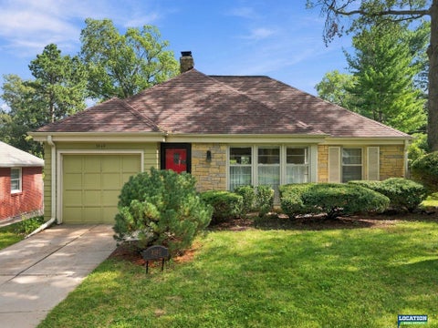 Photo of 3340 S 28 Street, Lincoln, NE 68502 (MLS # 22627217)