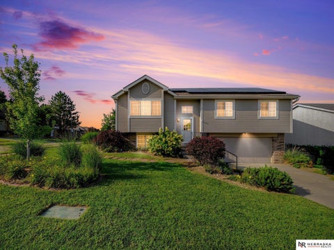 Photo of 11910 Mary Street, Omaha, NE 68164 (MLS # 22624629)