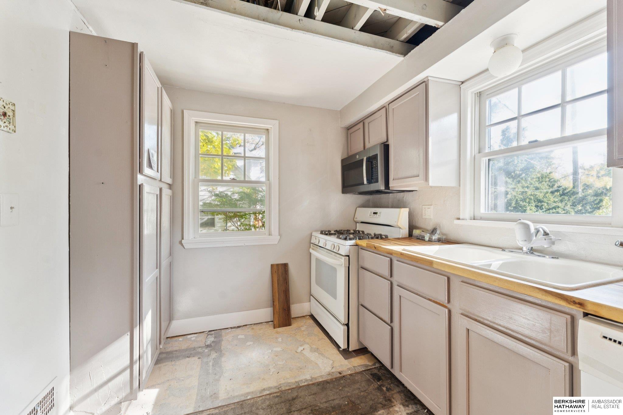 Bellevue, Nebraska 68005, United States, 2 Bedrooms Bedrooms, ,1 BathroomBathrooms,Residential,Active,239515