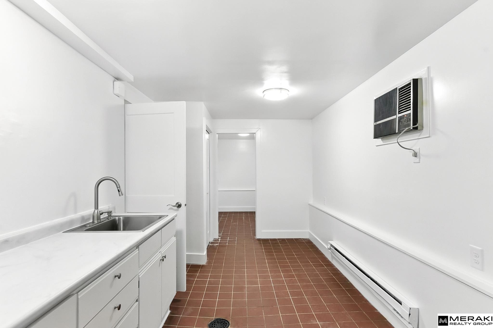 Lincoln, Nebraska 68510, United States, 4 Bedrooms Bedrooms, ,2 BathroomsBathrooms,Residential,Active,254129