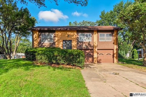 Photo of 1031 Cobblestone Drive, Lincoln, NE 68510 (MLS # 22534704)