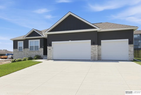 Photo of 17005 Daniel Street, Bennington, NE 68007 (MLS # 22615548)