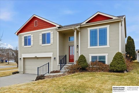 Photo of 16942 Browne Street, Omaha, NE 68116 (MLS # 22603133)