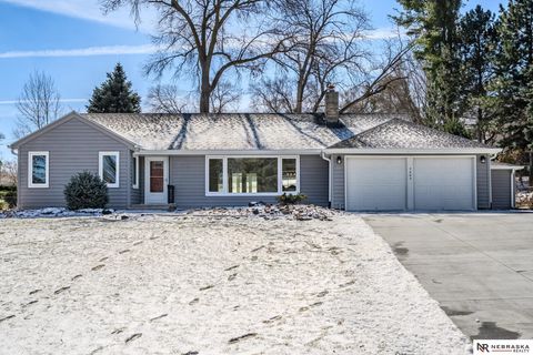 Photo of 7805 Pierce Circle, Omaha, NE 68124 (MLS # 22606975)