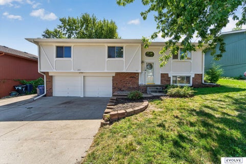 Photo of 2103 Whitted Drive, Bellevue, NE 68123 (MLS # 22626321)