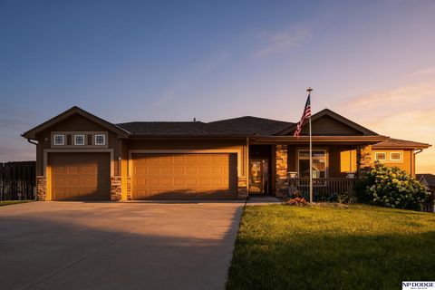 Photo of 19479 Willow Circle, Gretna, NE 68028 (MLS # 22616835)