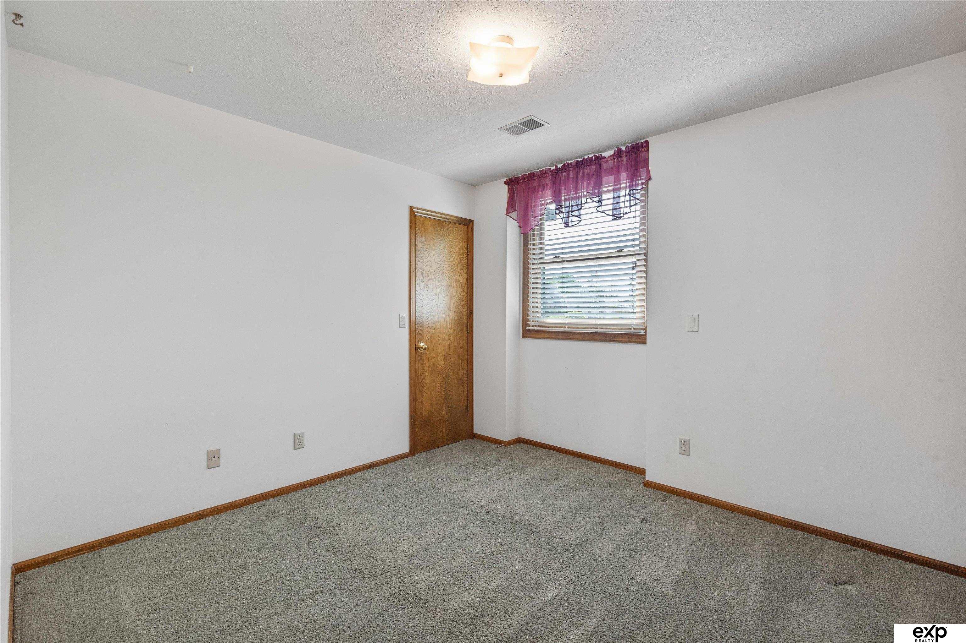 Ralston, Nebraska 68127, United States, 4 Bedrooms Bedrooms, ,2 BathroomsBathrooms,Residential,Pending,151214