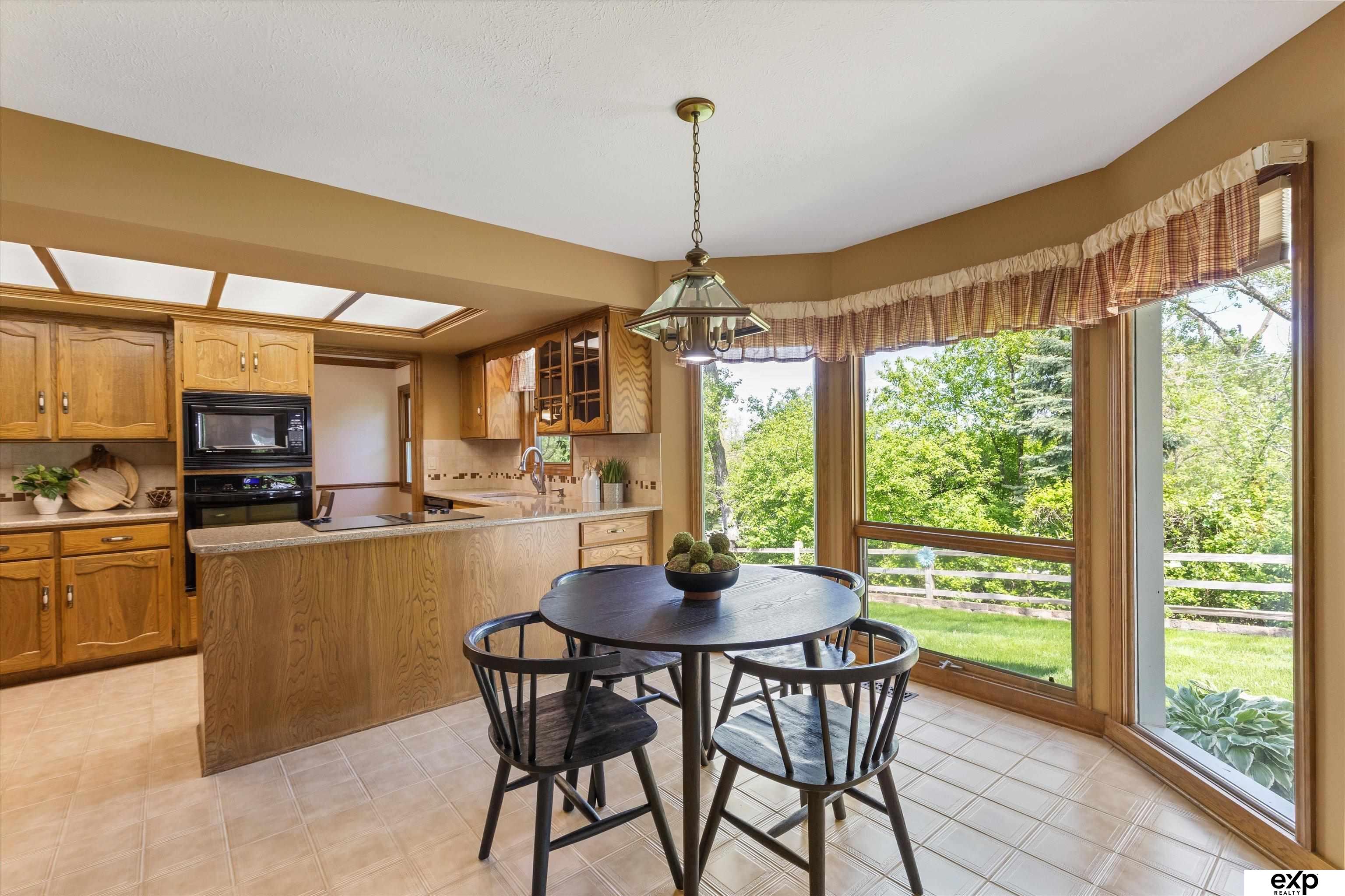 Ralston, Nebraska 68127, United States, 4 Bedrooms Bedrooms, ,2 BathroomsBathrooms,Residential,Pending,151214