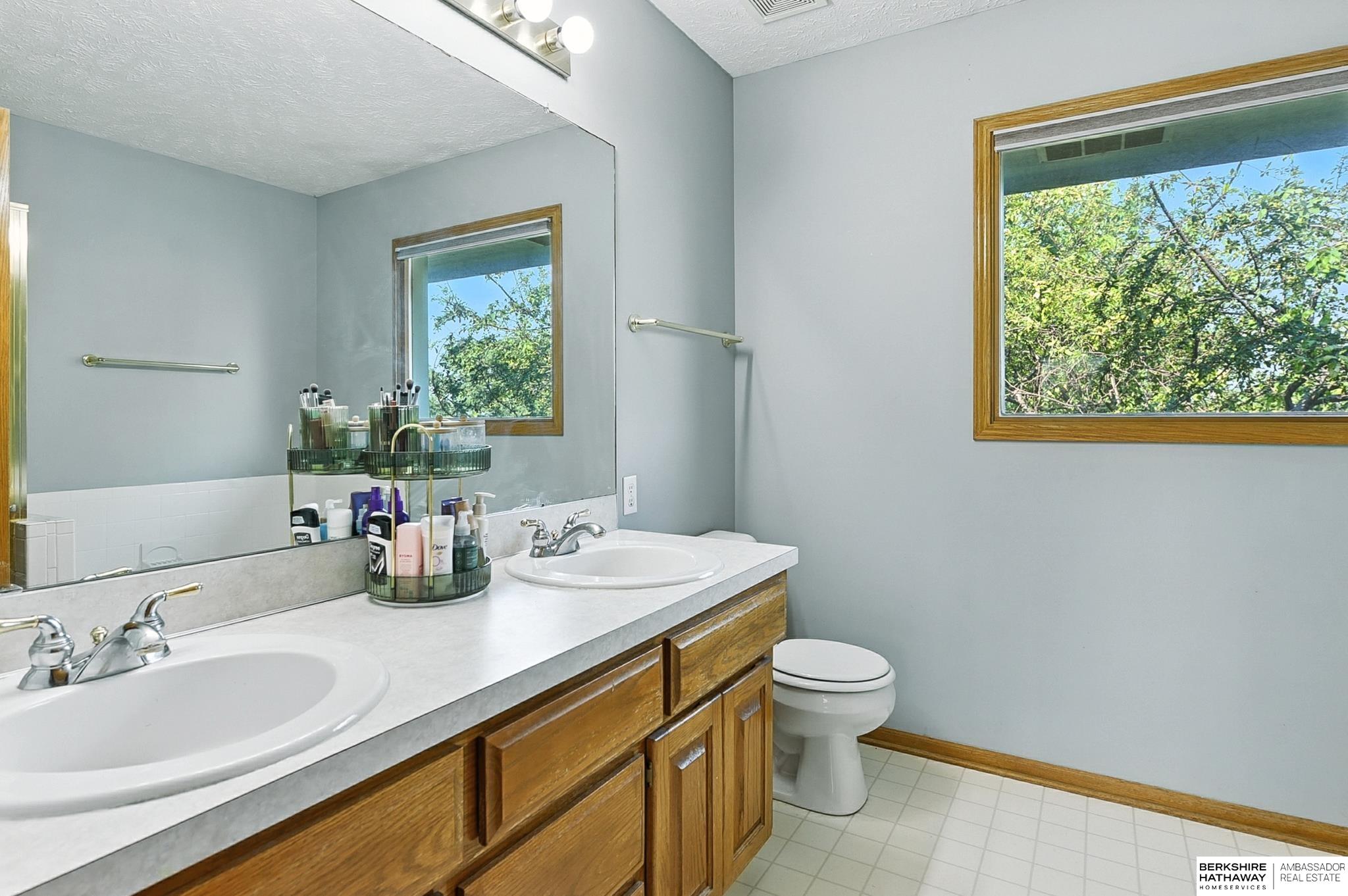 Omaha, Nebraska 68138, United States, 4 Bedrooms Bedrooms, ,3 BathroomsBathrooms,Residential,Active,192095