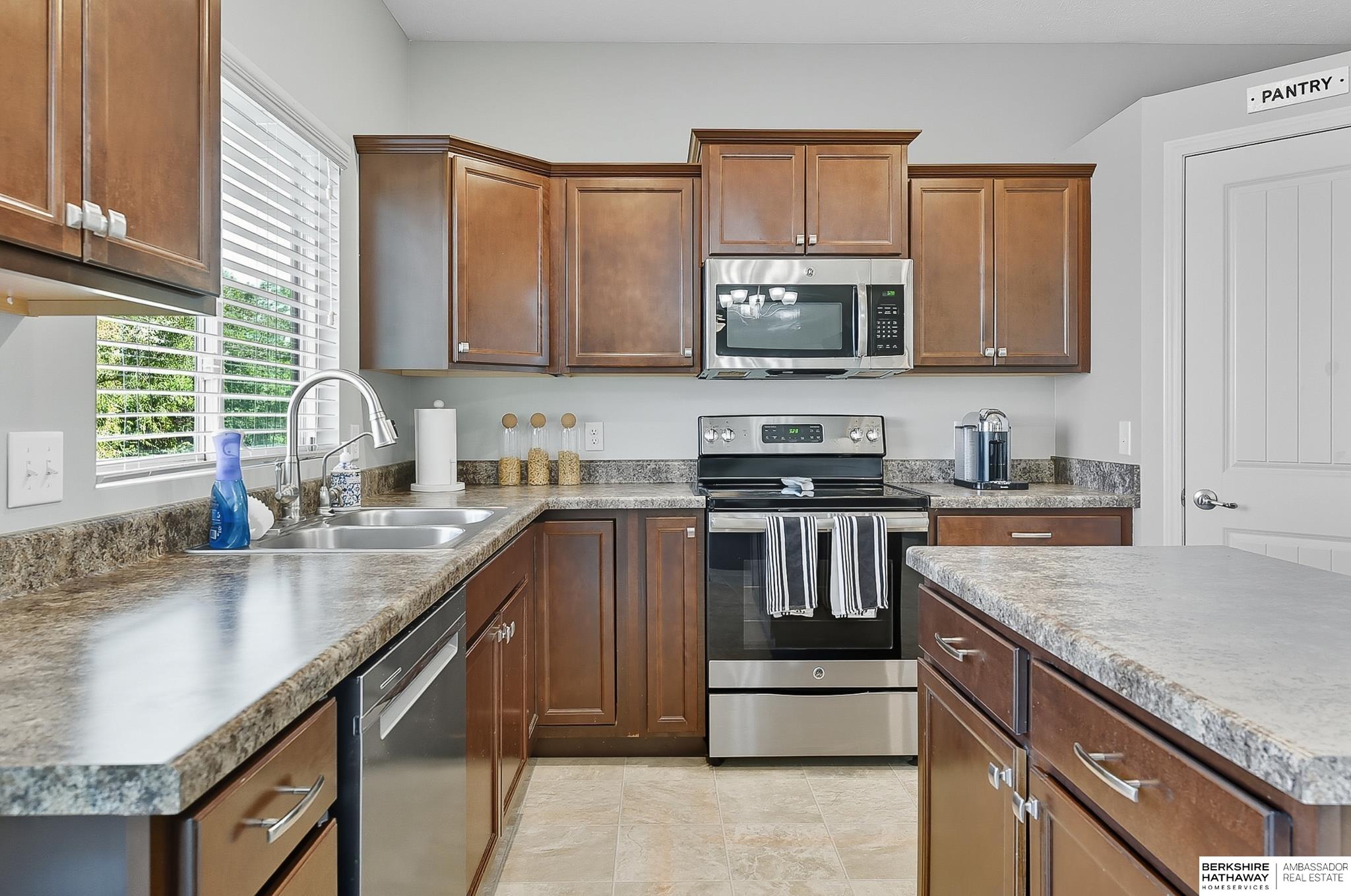 Omaha, Nebraska 68142, United States, 3 Bedrooms Bedrooms, ,2 BathroomsBathrooms,Residential,Active,225271