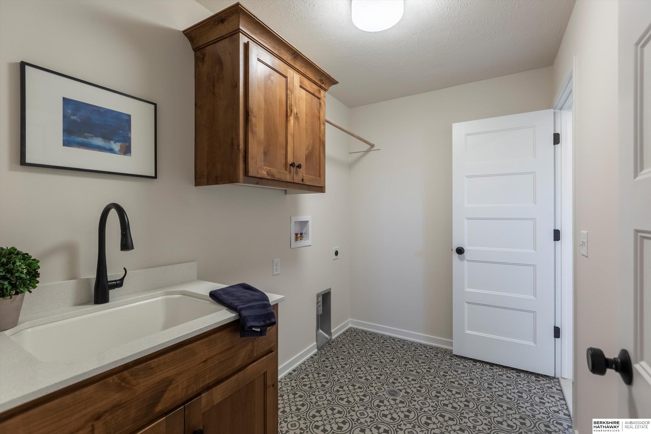 Gretna, Nebraska 68028, United States, 5 Bedrooms Bedrooms, ,3 BathroomsBathrooms,Residential,Active,132161