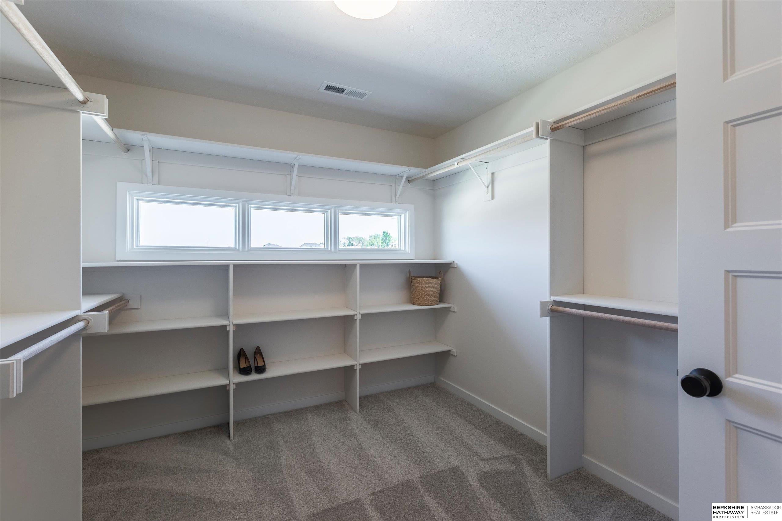 Gretna, Nebraska 68028, United States, 5 Bedrooms Bedrooms, ,3 BathroomsBathrooms,Residential,Active,132161