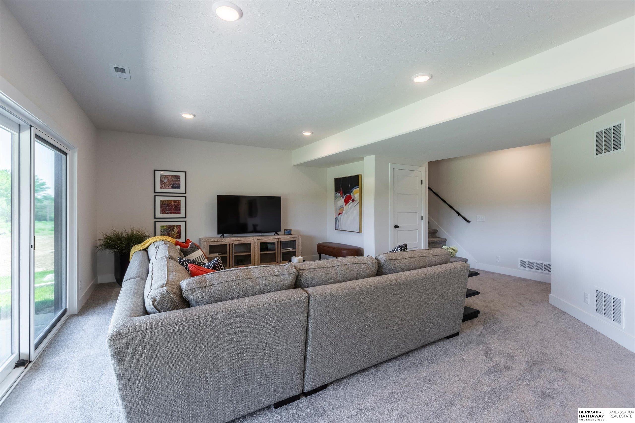 Gretna, Nebraska 68028, United States, 5 Bedrooms Bedrooms, ,3 BathroomsBathrooms,Residential,Active,132161