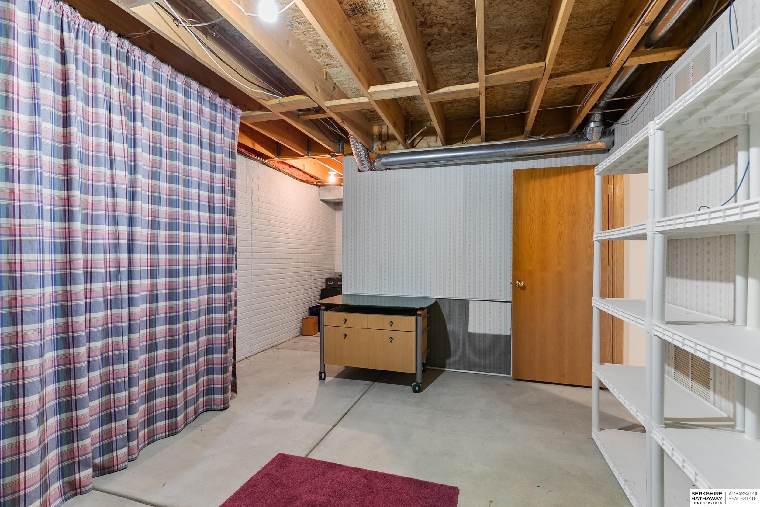 Lincoln, Nebraska 68516, United States, 3 Bedrooms Bedrooms, ,3 BathroomsBathrooms,Residential,Active,218903