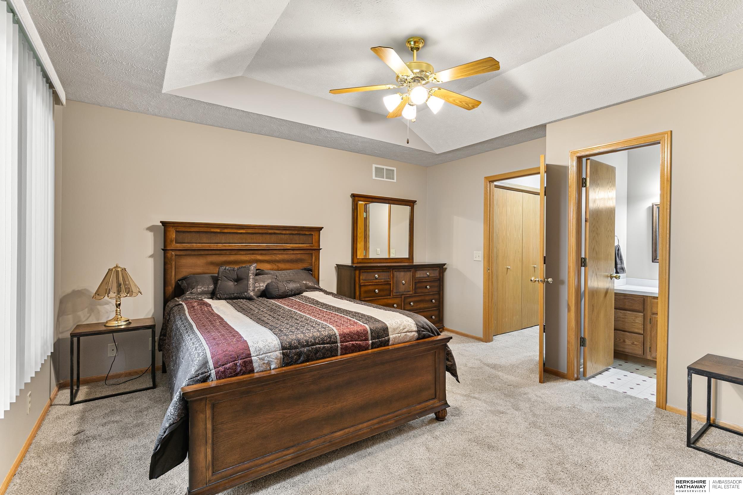 Lincoln, Nebraska 68516, United States, 3 Bedrooms Bedrooms, ,3 BathroomsBathrooms,Residential,Active,218903