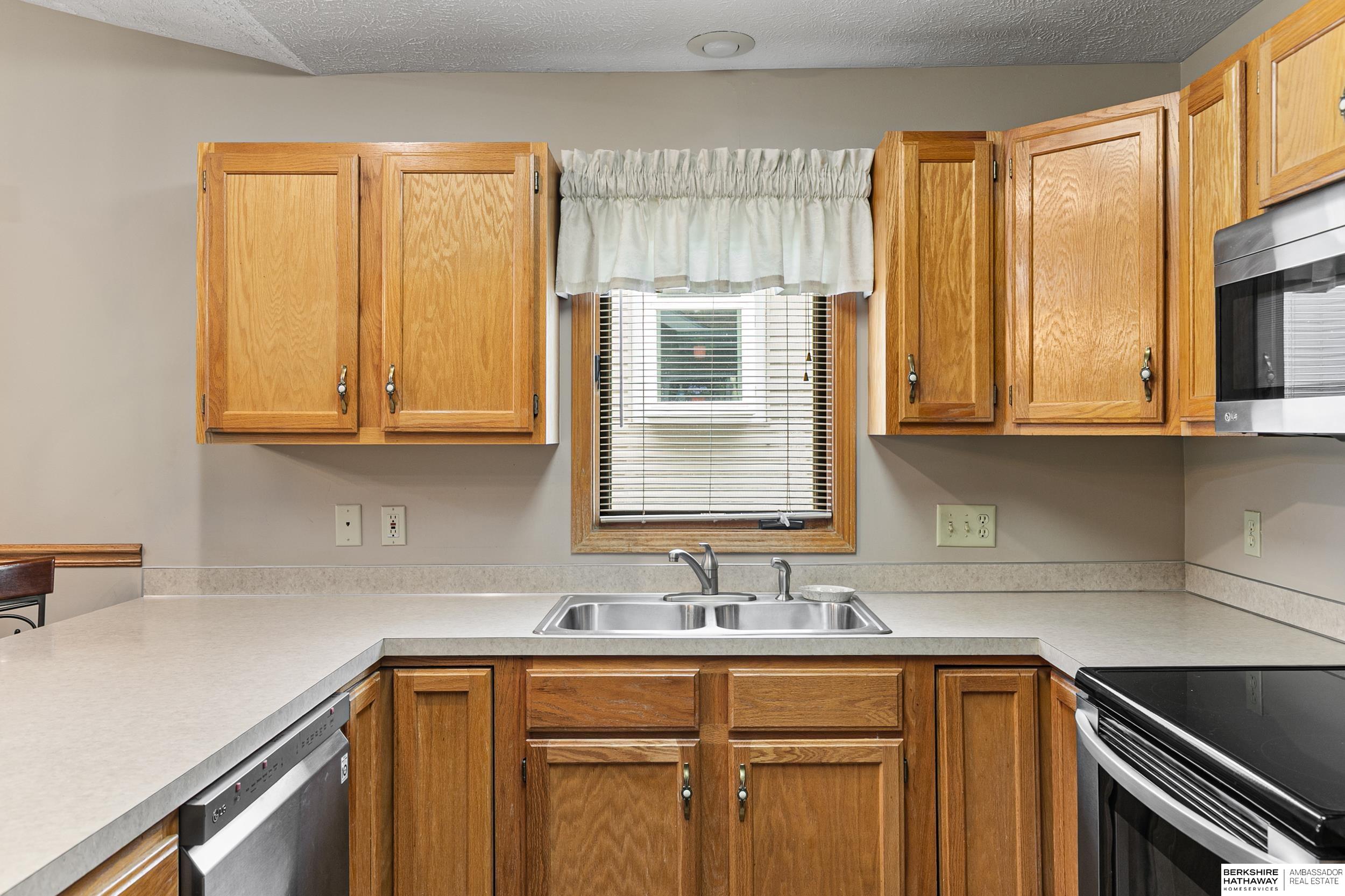 Lincoln, Nebraska 68516, United States, 3 Bedrooms Bedrooms, ,3 BathroomsBathrooms,Residential,Active,218903