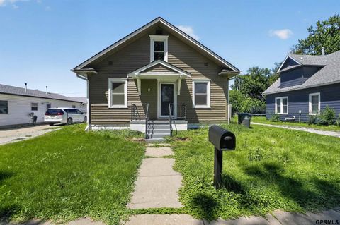Photo of 2546 4Th Avenue, Council Bluffs, IA 51501 (MLS # 22618138)