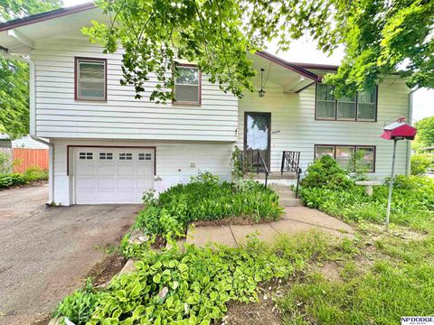 Photo of 4608 N 90 Street, Omaha, NE 68136 (MLS # 22614409)