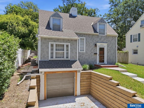 Photo of 2916 S 26th Street, Lincoln, NE 68502 (MLS # 22626284)