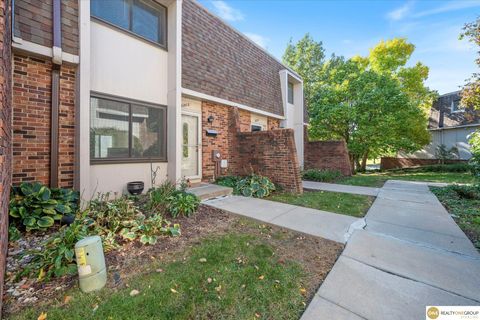 Photo of 9208 V Plaza, Omaha, NE 68127 (MLS # 22530258) Photo of 9208 V Plaza, Omaha, NE 68127 (MLS # 22530258)