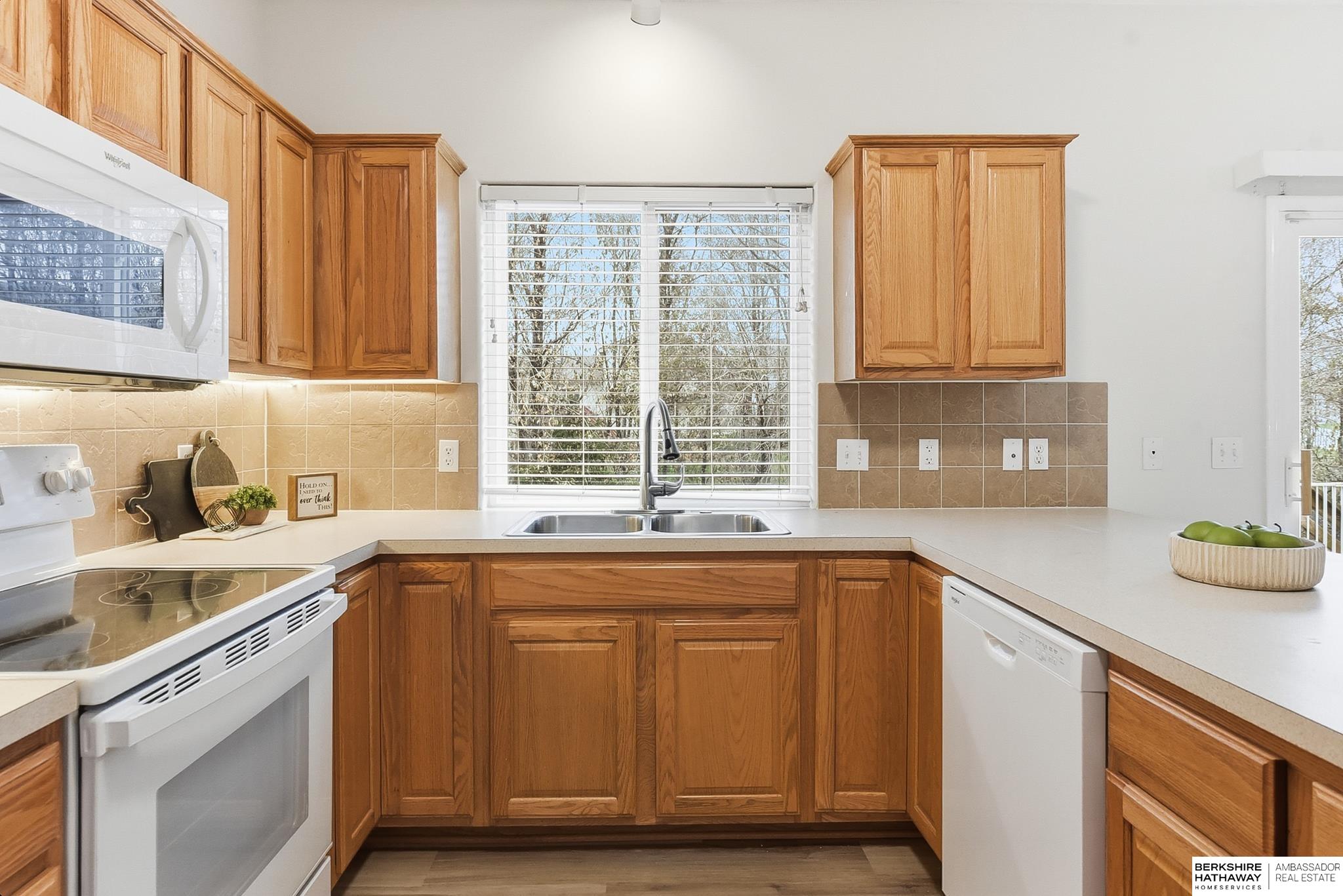 Omaha, Nebraska 68122, United States, 4 Bedrooms Bedrooms, ,3 BathroomsBathrooms,Residential,Pending,247180