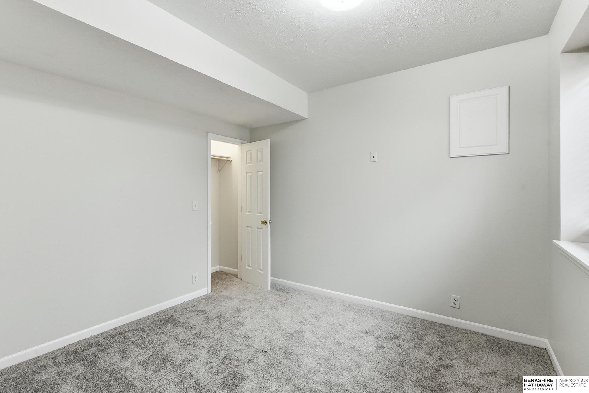 Omaha, Nebraska 68122, United States, 4 Bedrooms Bedrooms, ,3 BathroomsBathrooms,Residential,Pending,247180