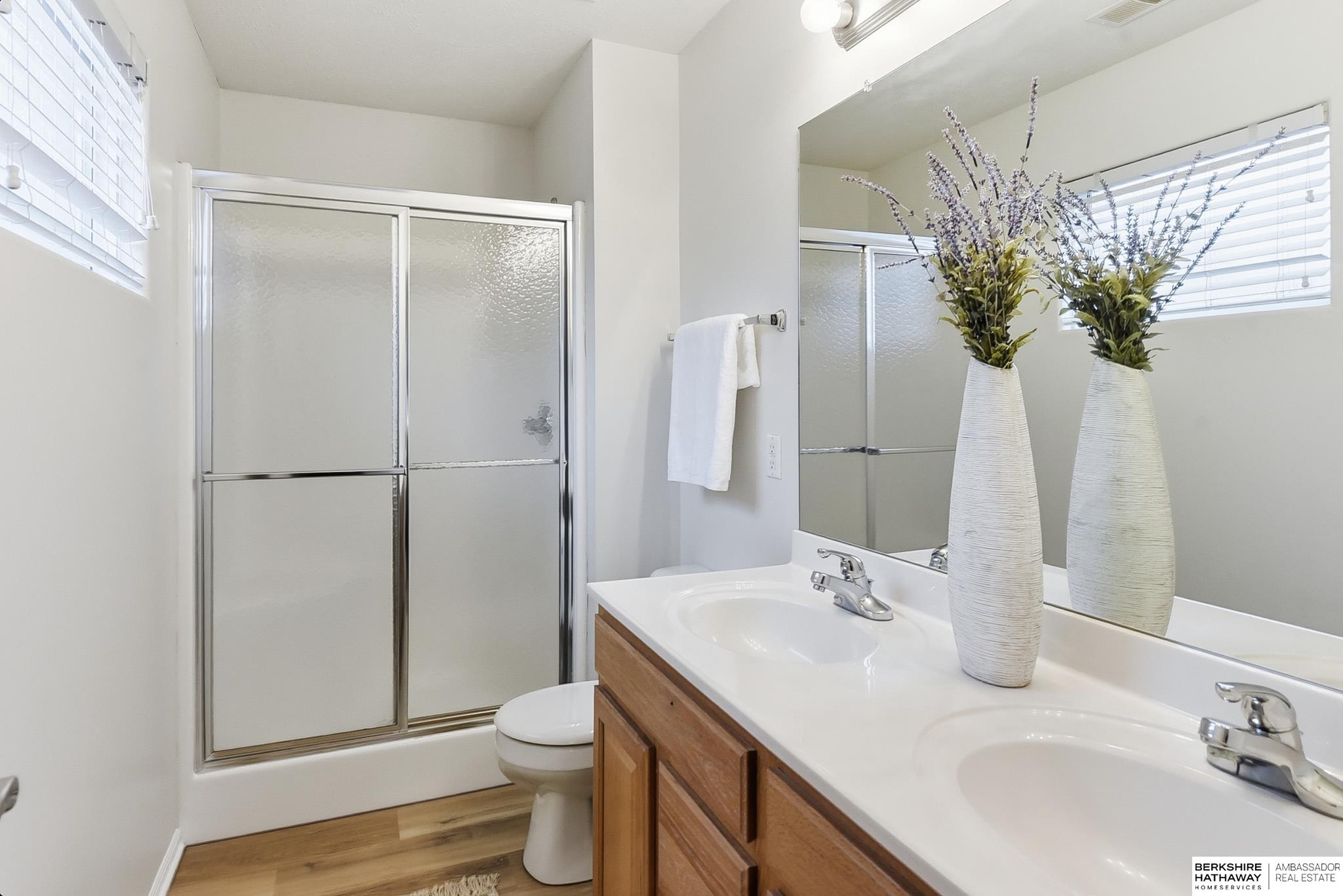 Omaha, Nebraska 68122, United States, 4 Bedrooms Bedrooms, ,3 BathroomsBathrooms,Residential,Pending,247180