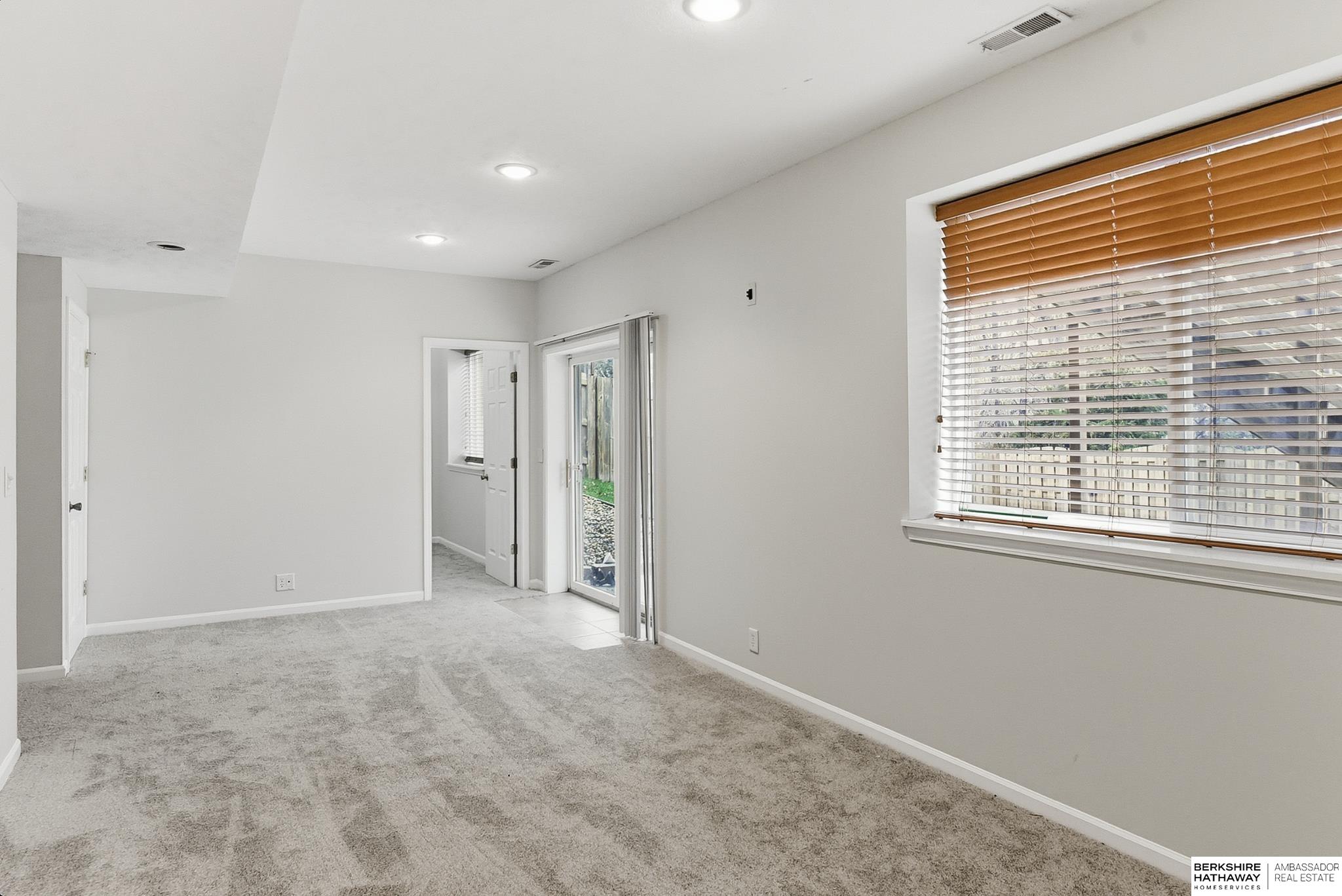 Omaha, Nebraska 68122, United States, 4 Bedrooms Bedrooms, ,3 BathroomsBathrooms,Residential,Pending,247180