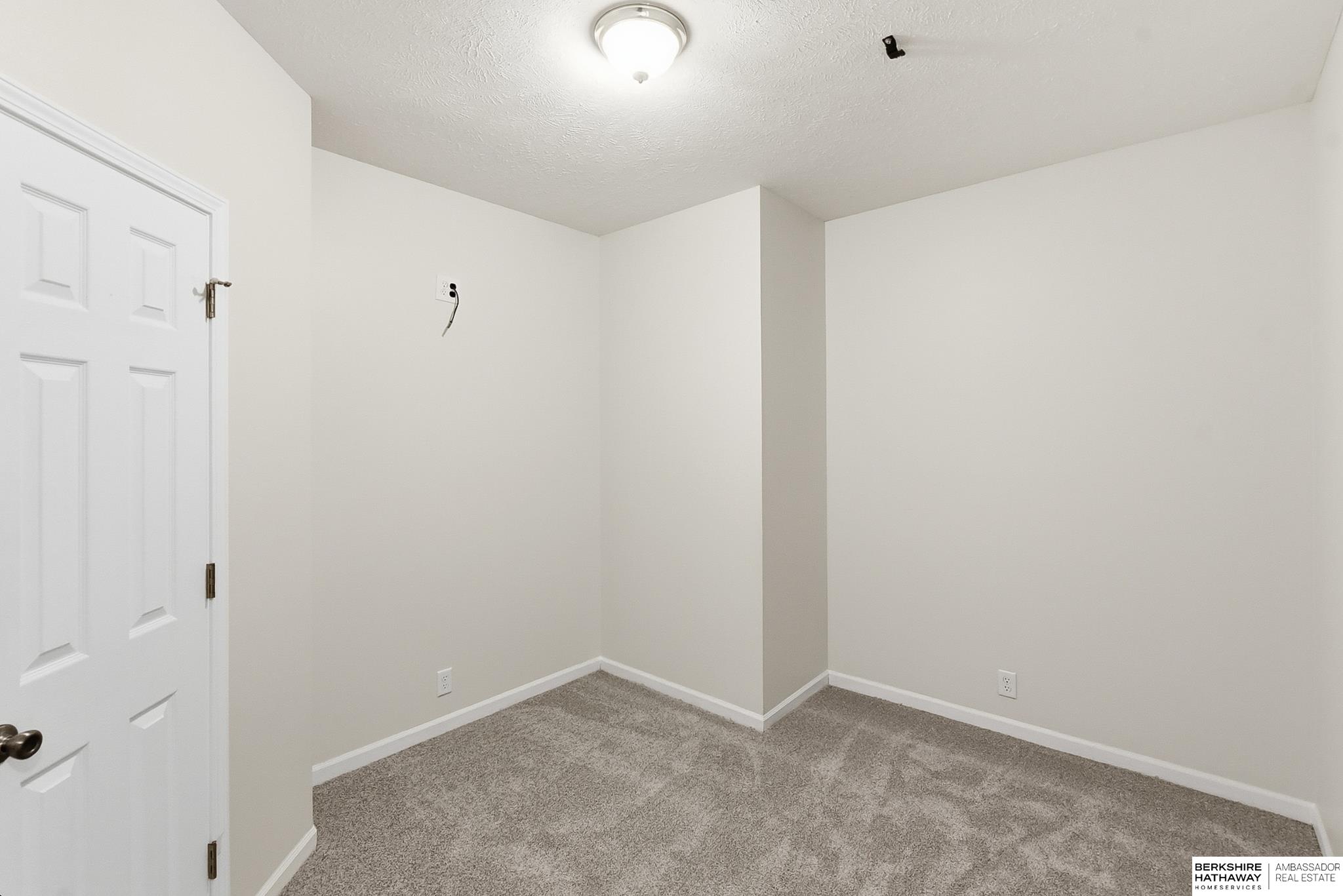 Omaha, Nebraska 68122, United States, 4 Bedrooms Bedrooms, ,3 BathroomsBathrooms,Residential,Pending,247180