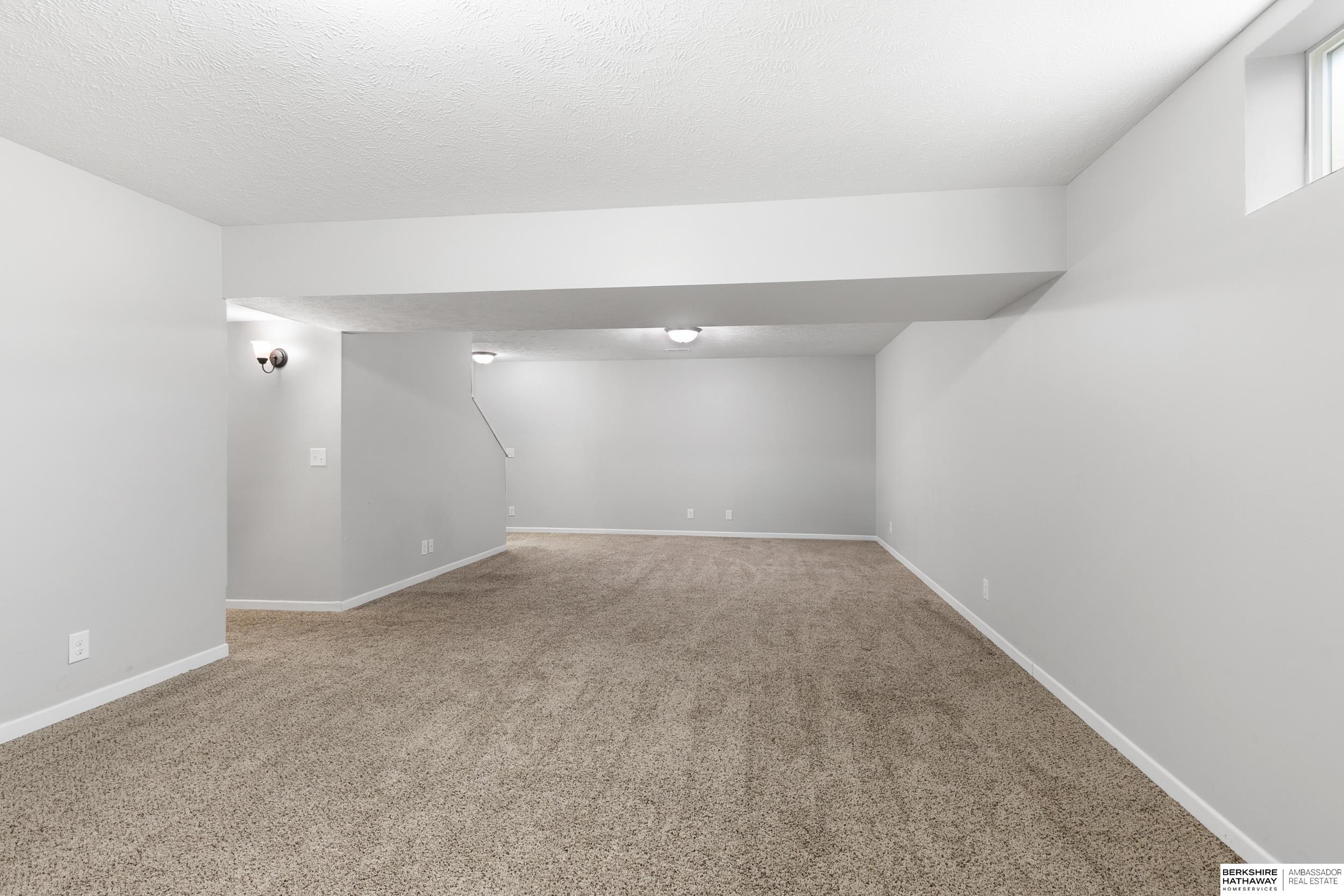 Lincoln, Nebraska 68532, United States, 4 Bedrooms Bedrooms, ,4 BathroomsBathrooms,Residential,Active,184036