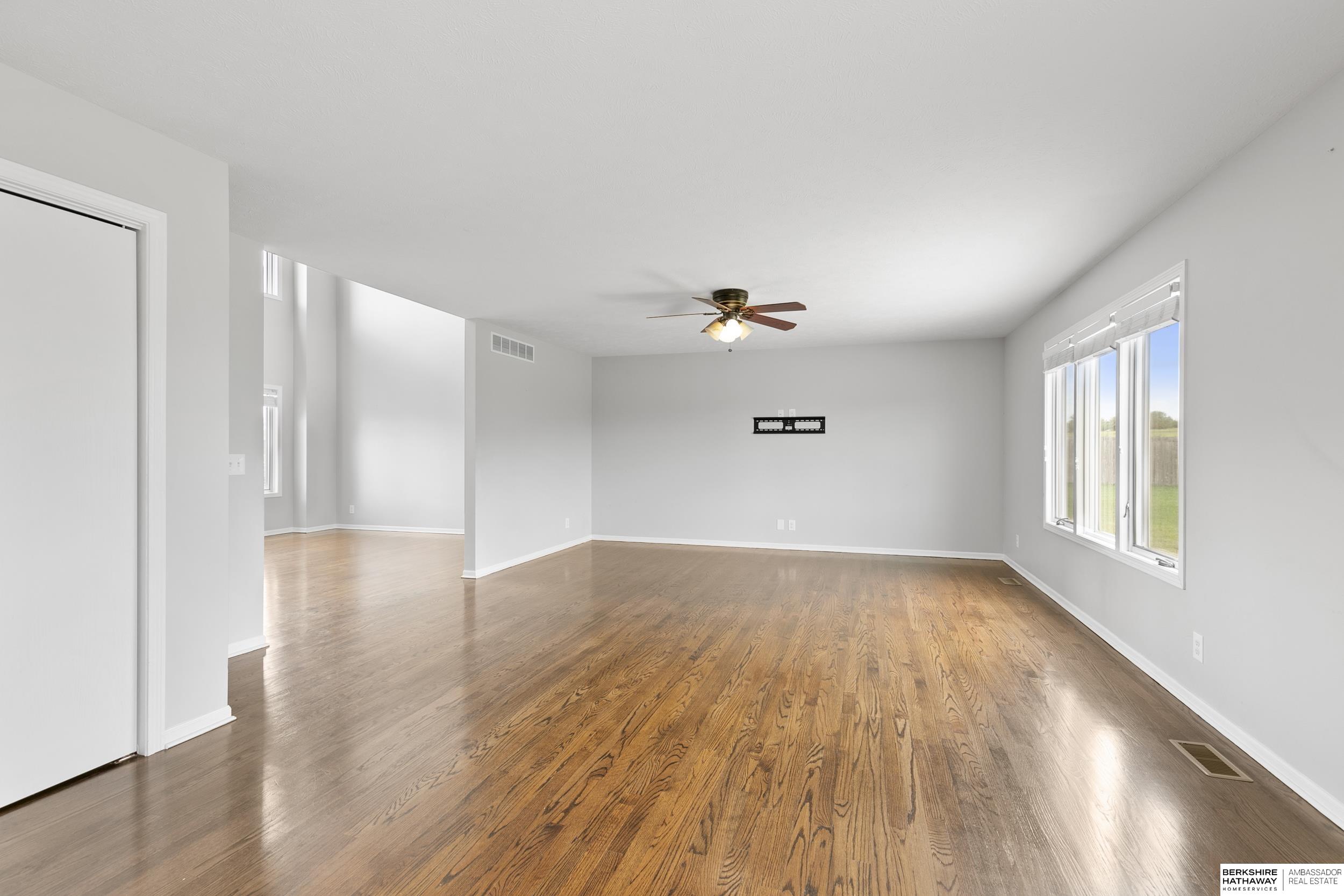 Lincoln, Nebraska 68532, United States, 4 Bedrooms Bedrooms, ,4 BathroomsBathrooms,Residential,Active,184036