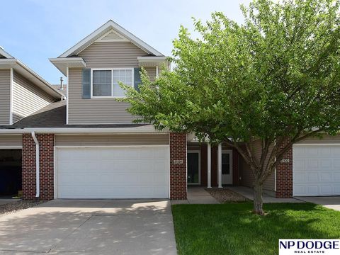 Photo of 17524 Seward Street, Omaha, NE 68118 (MLS # 22604381)