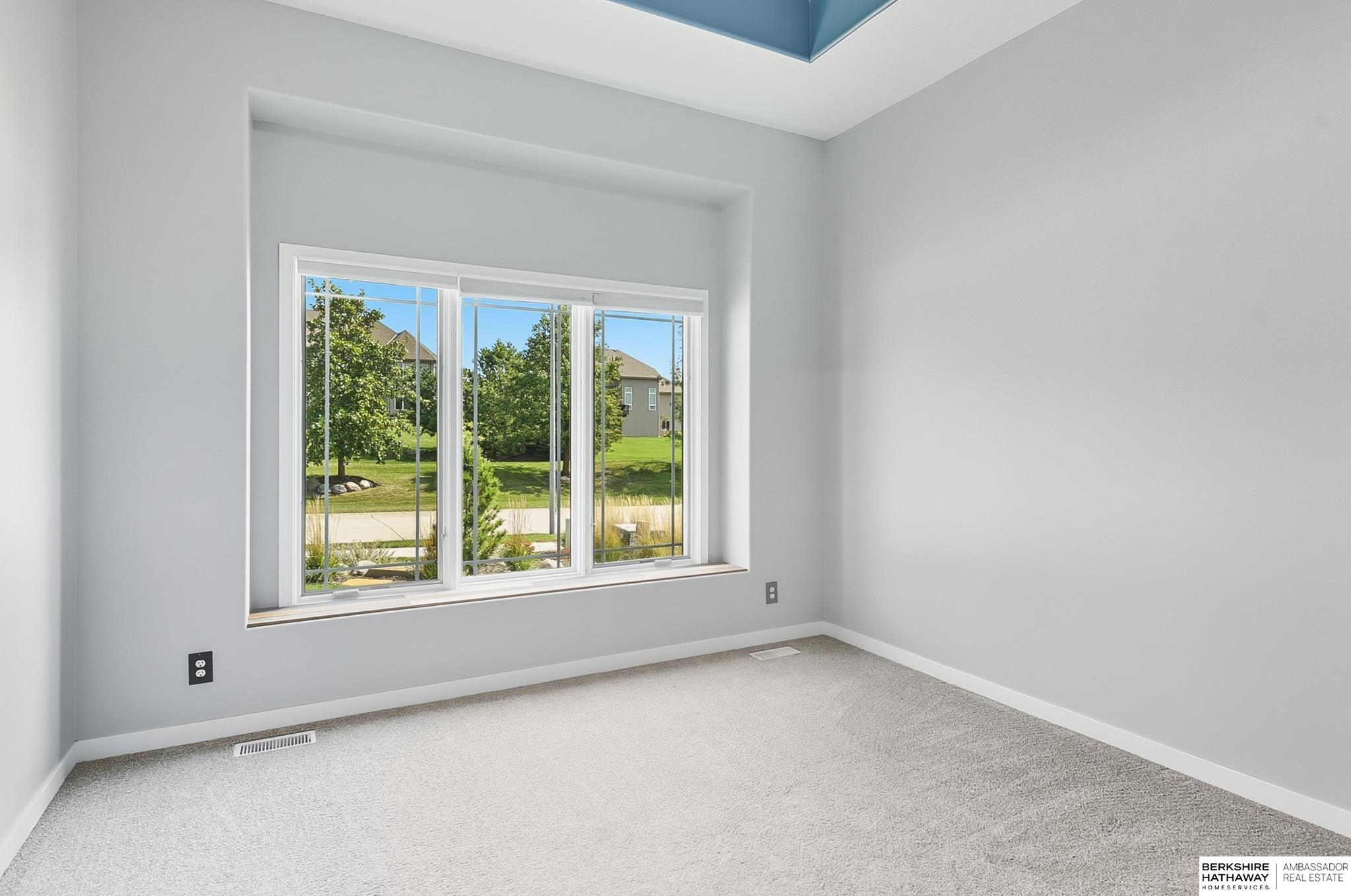 Omaha, Nebraska 68136, United States, 6 Bedrooms Bedrooms, ,3 BathroomsBathrooms,Residential,Active,212047