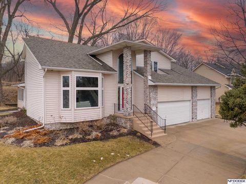 Photo of 12525 Burt Street, Omaha, NE 68154 (MLS # 22609998)