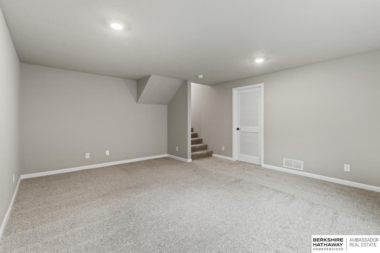 Papillion, Nebraska 68133, United States, 3 Bedrooms Bedrooms, ,2 BathroomsBathrooms,Residential,Active,221390