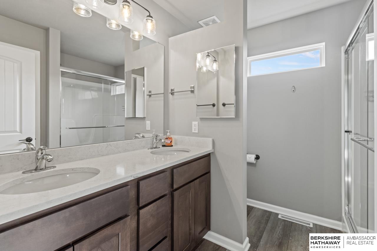 Papillion, Nebraska 68133, United States, 3 Bedrooms Bedrooms, ,2 BathroomsBathrooms,Residential,Active,221390