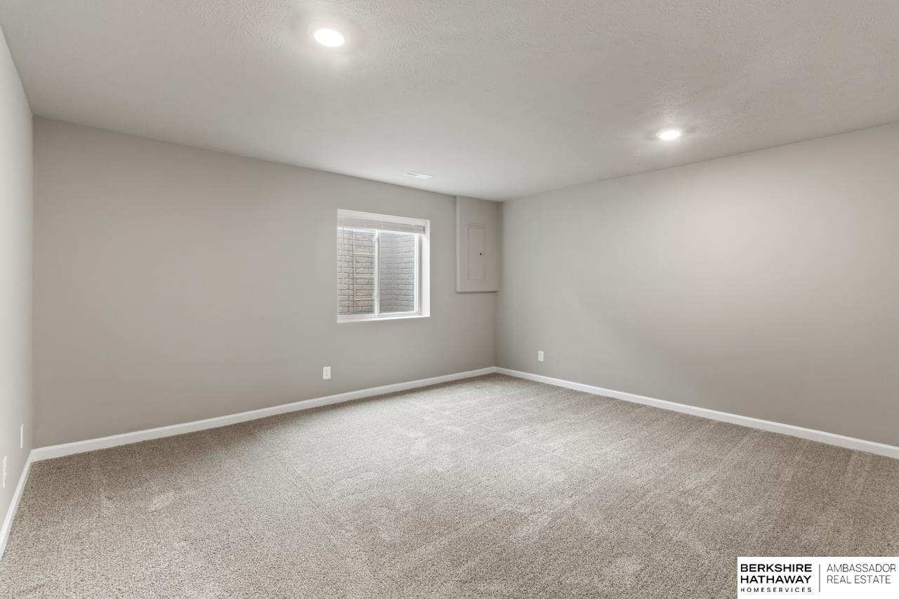 Papillion, Nebraska 68133, United States, 3 Bedrooms Bedrooms, ,2 BathroomsBathrooms,Residential,Active,221390