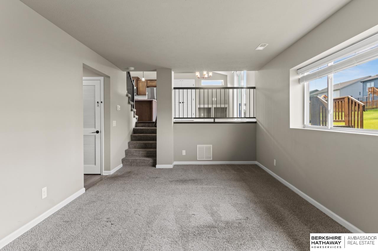 Papillion, Nebraska 68133, United States, 3 Bedrooms Bedrooms, ,2 BathroomsBathrooms,Residential,Active,221390